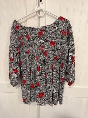 J. Jill Black, White & red Leaf Print Tunic W/Floral Accents. 3/4 sleeve Size L